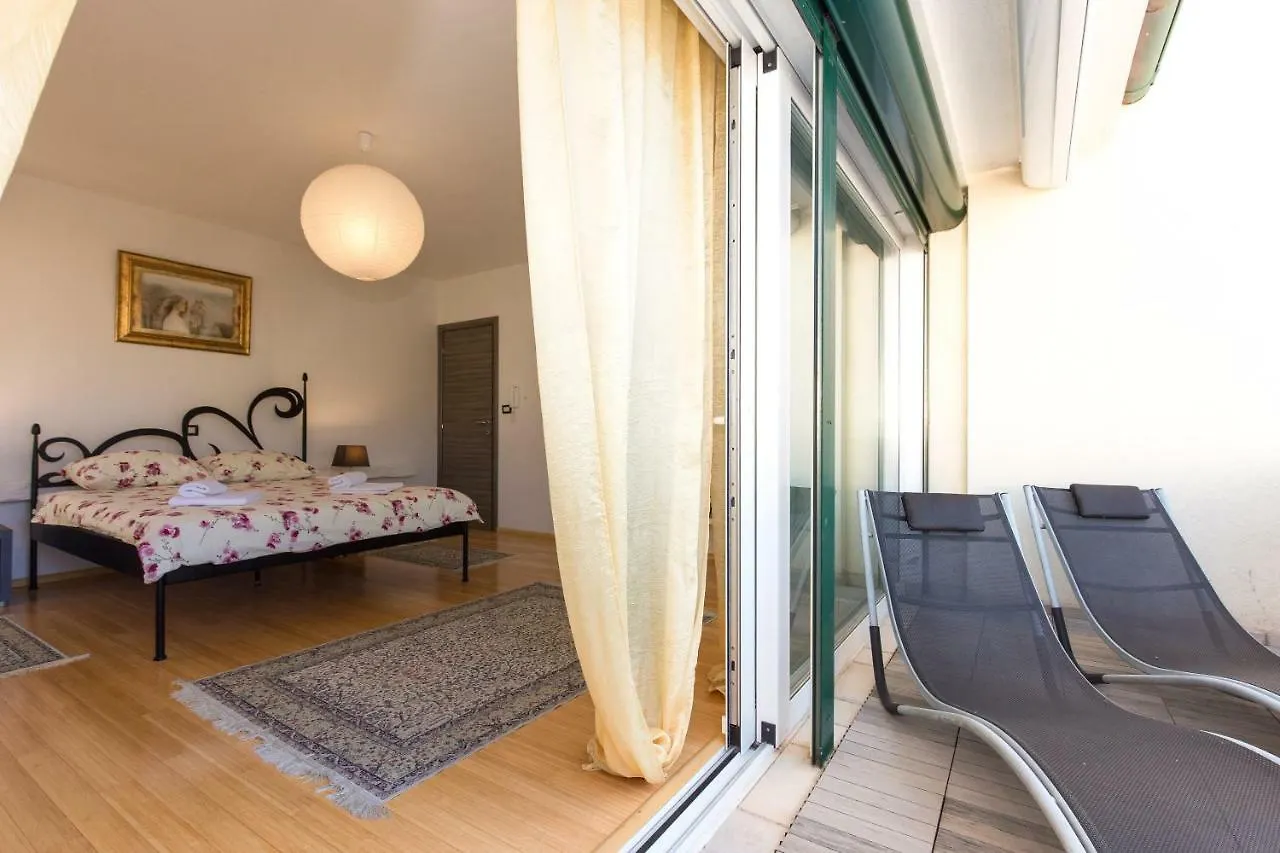 Apartments Ddd Baška 0*,